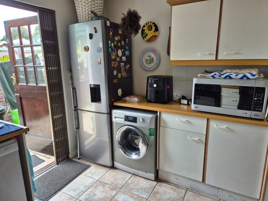 To Let 3 Bedroom Property for Rent in Old Place Western Cape